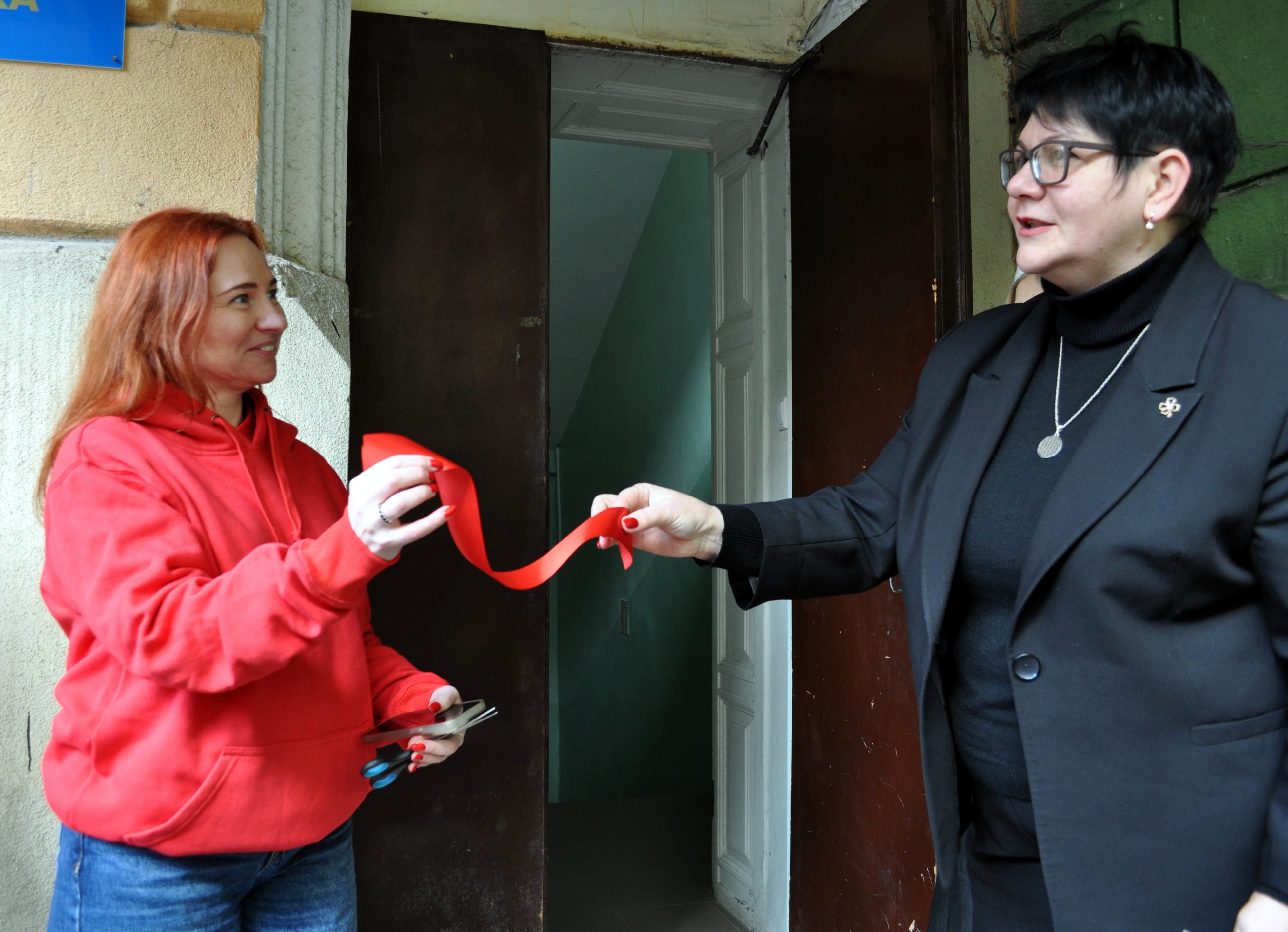 title_695872b03e79618063194261767404208