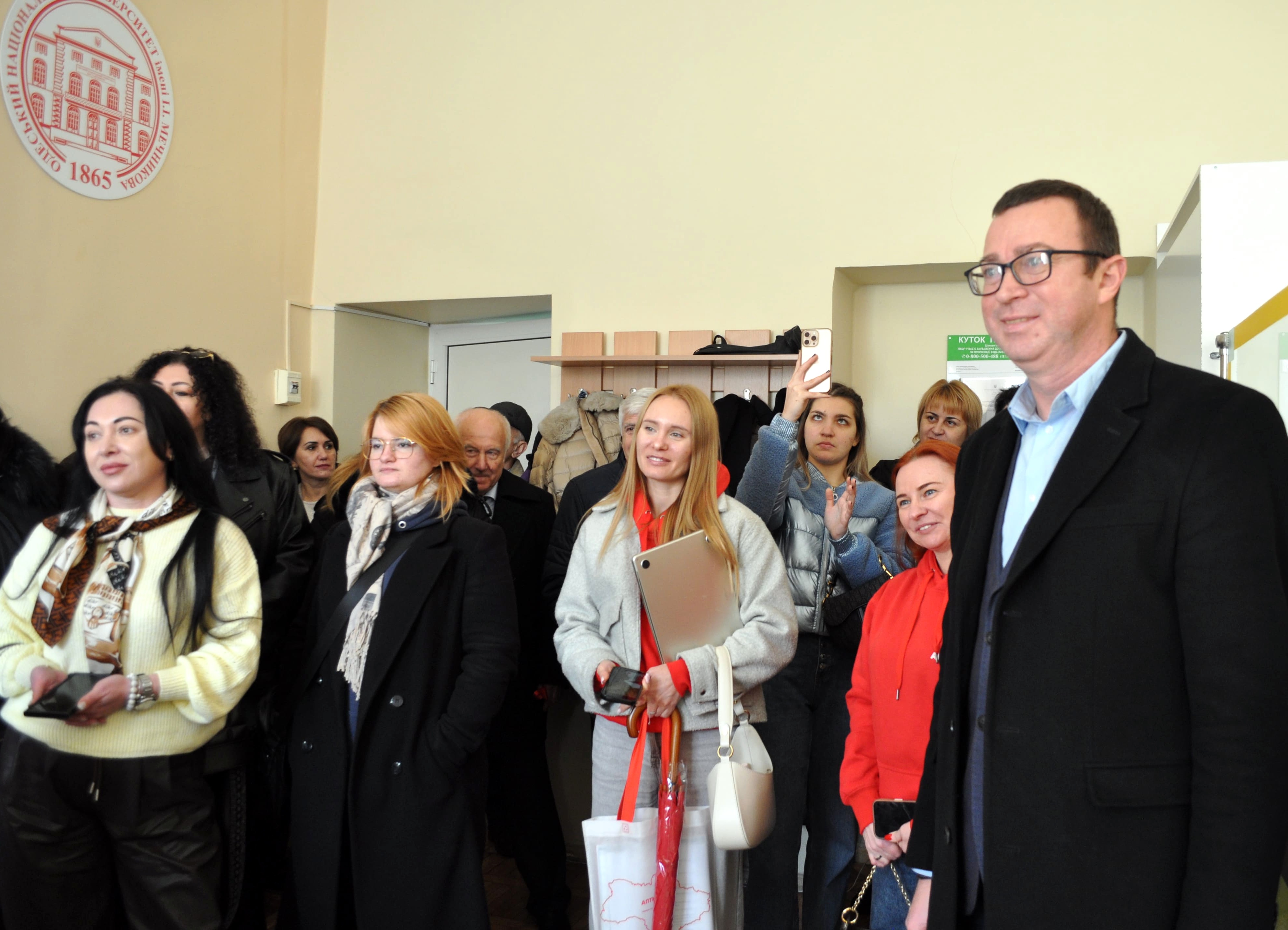 title_695872b03e84711902084881767404208